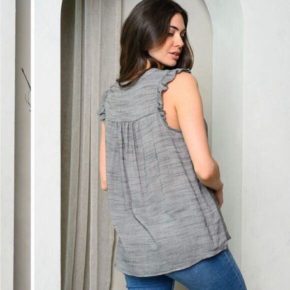 Doe & Rae women’s sleeveless ruffle button up tank top in charcoal NWT - Picture 3 of 8